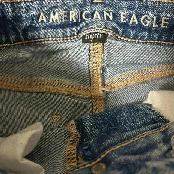 3/$30 American Eagle Mom Jean Shorts Medium Wash 90s Grunge Size 0 - Picture 5 of 7